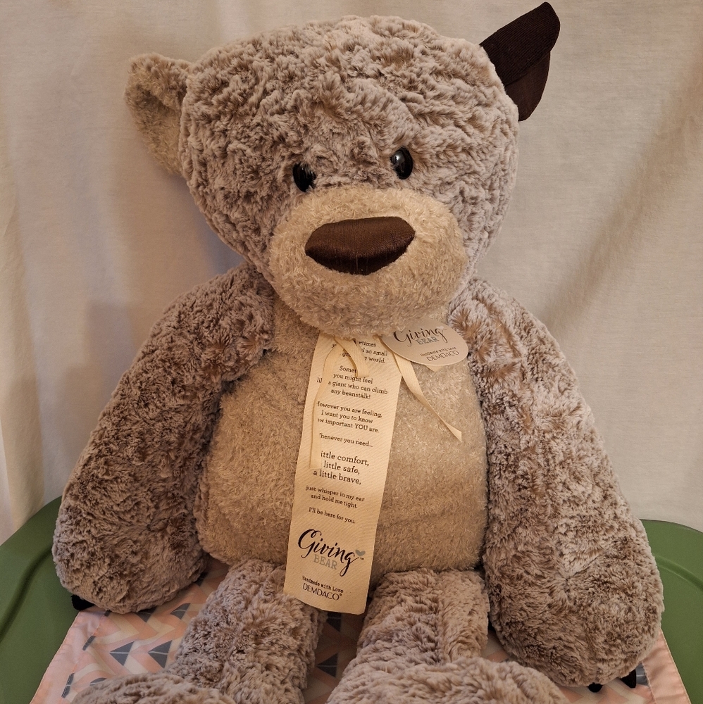 Perfect 4 Christmas Extra Large Demdaco Giving Bear BRAND NEW w/ tag. SUPER SOFT